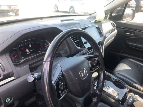 Used 2020 Honda Pilot Touring image 9