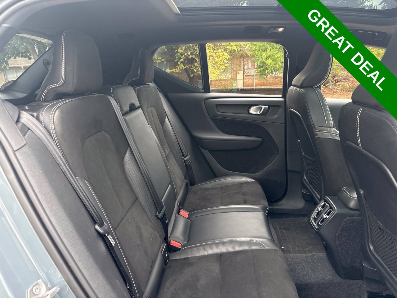 Used 2021 Volvo XC40 T5 R-Design w/ Advanced Package AWD/4WD image 9