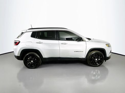 Used 2024 Jeep Compass Latitude AWD/4WD image 7