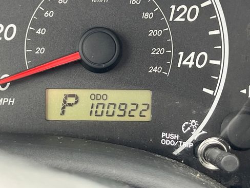 Used 2013 Toyota Corolla LE image 18