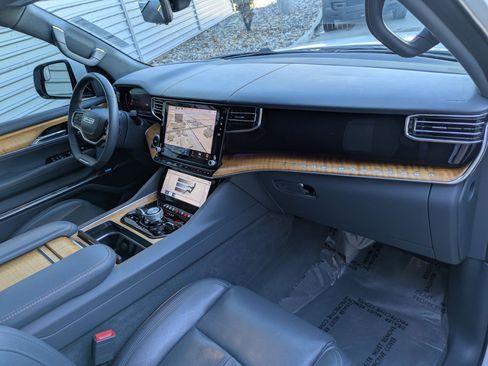 Used 2022 Jeep Grand Wagoneer Series II w/ Convenience Group III image 36