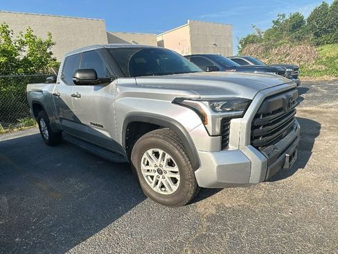 Used 2022 Toyota Tundra SR5 w/ SR5 Convenience Package RWD image 10
