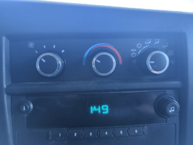 Used 2011 Chevrolet Express 2500 RWD image 18
