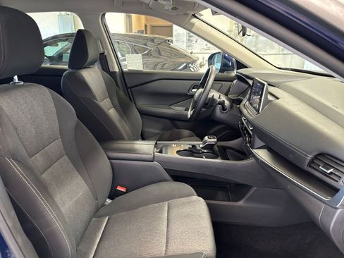 Used 2025 Nissan Rogue SV FWD image 38