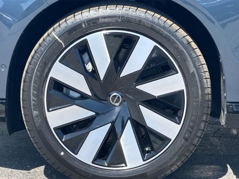 Used 2025 Volvo EX90 Ultra image 27