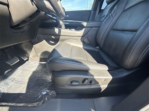 Used 2023 Cadillac XT4 Luxury w/ Cold Weather Package image 12