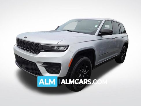 Used 2025 Jeep Grand Cherokee Altitude AWD/4WD image 1