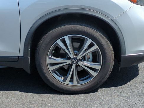 Used 2019 Nissan Rogue SV w/ Premium Package FWD image 12