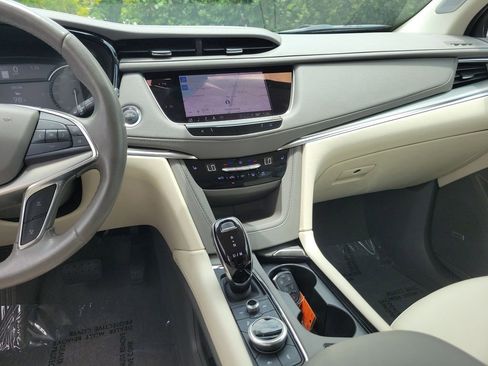 Certified 2022 Cadillac XT5 Premium Luxury w/ LPO, Premium Carpet Package FWD image 19