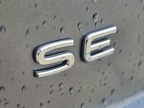 Used 2025 Volkswagen Atlas Cross Sport SE AWD/4WD image 9