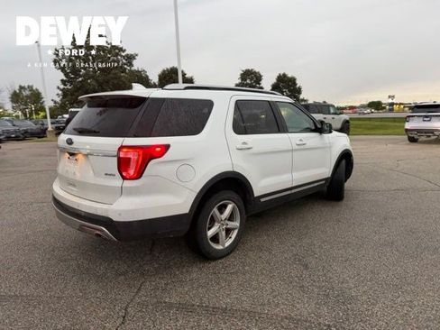 Used 2016 Ford Explorer XLT w/ Equipment Group 202A AWD/4WD image 14