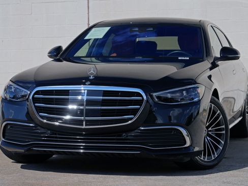 Used 2024 Mercedes-Benz S 580e 4MATIC Sedan image 3
