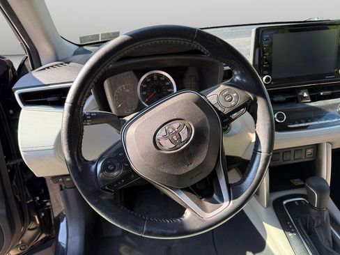 Used 2022 Toyota Corolla Cross LE FWD image 11