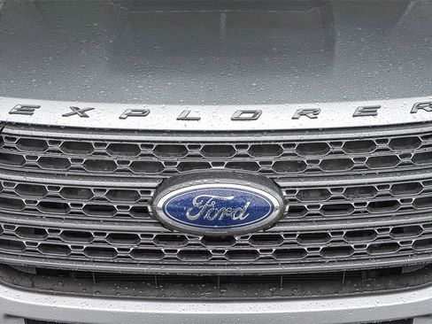 Used 2023 Ford Explorer XLT w/ Equipment Group 202A image 6