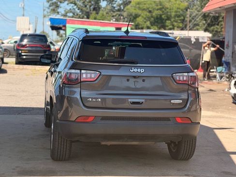 Used 2018 Jeep Compass Latitude w/ Popular Equipment Group AWD/4WD image 5