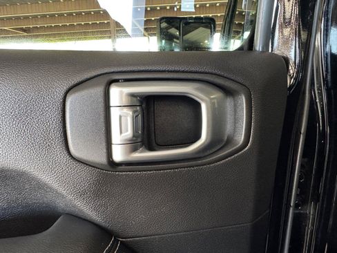 Used 2020 Jeep Gladiator Overland AWD/4WD image 25