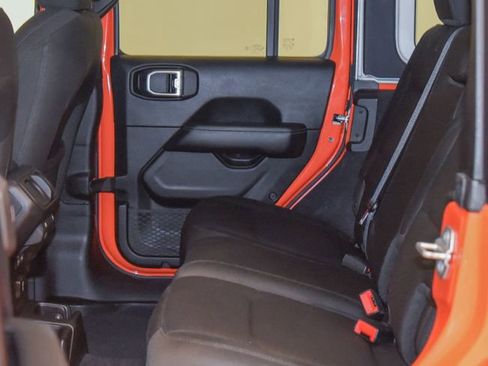 Used 2018 Jeep Wrangler Unlimited Sahara AWD/4WD image 6