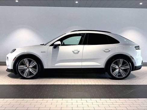 Used 2025 Porsche Macan 4 Electric image 2