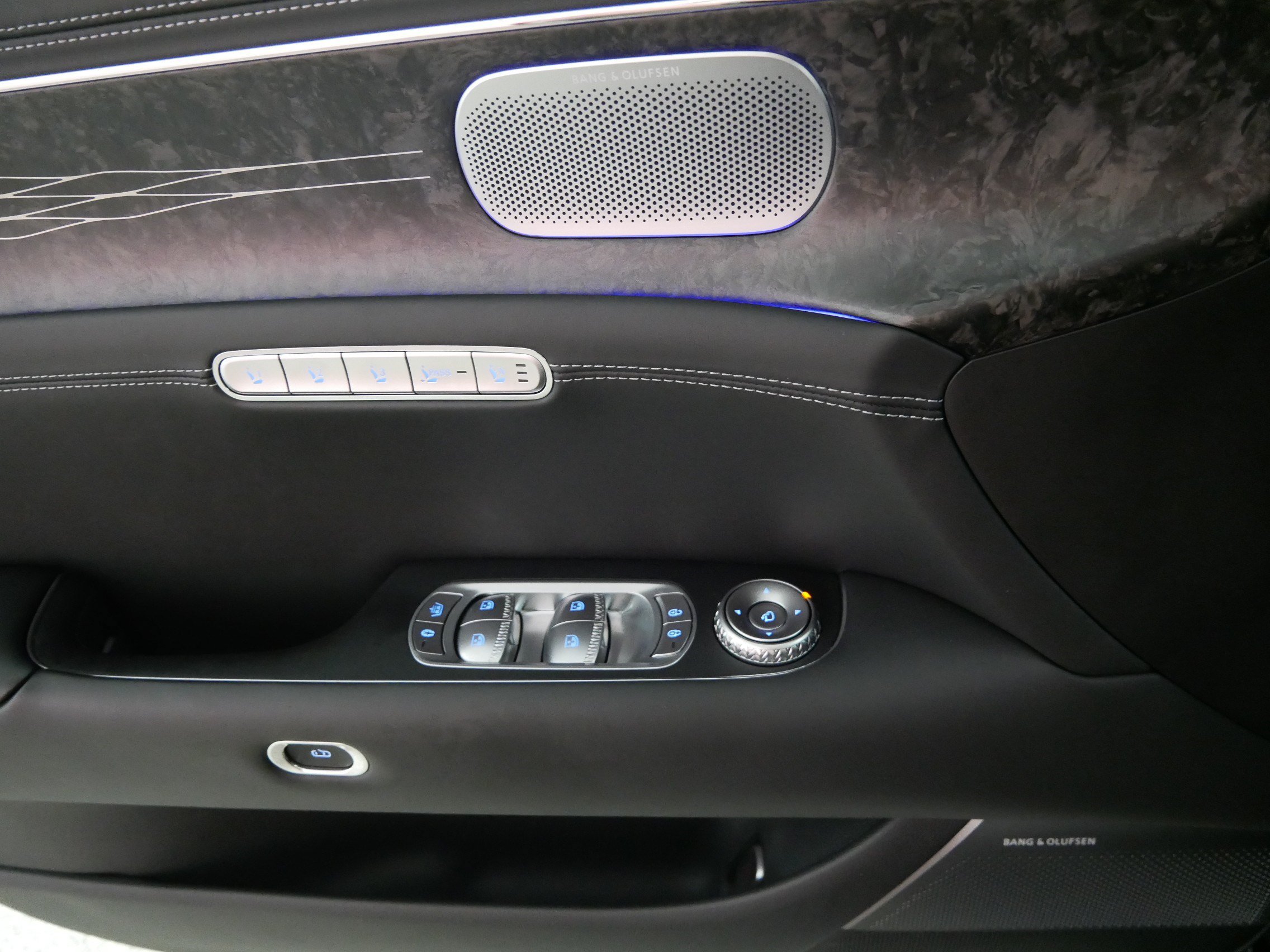Used 2024 Genesis G90 3.5T AWD/4WD image 19