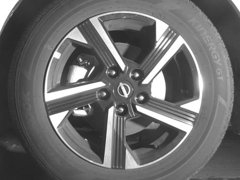 Used 2025 Nissan Sentra SV image 12