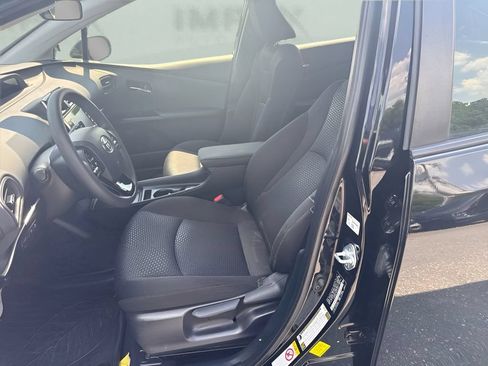 Used 2021 Toyota Prius LE FWD image 5