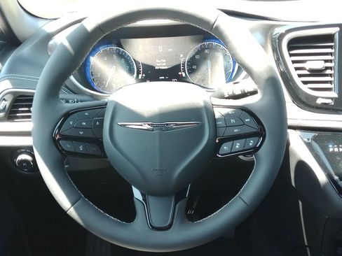 Used 2026 Chrysler Pacifica Select w/ S Appearance Package AWD/4WD image 10
