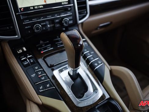 Used 2013 Porsche Cayenne AWD/4WD image 16