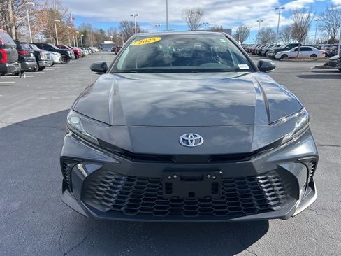 Used 2025 Toyota Camry SE image 2