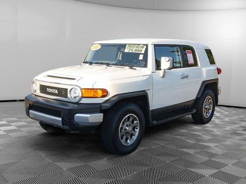 Used 2013 Toyota FJ Cruiser 4WD w/ Upgrade Pkg image 2