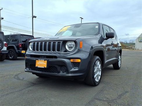 Certified 2023 Jeep Renegade Latitude image 3
