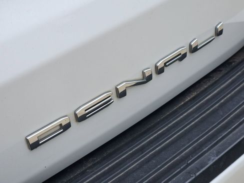 Used 2023 GMC Yukon XL Denali AWD/4WD image 10