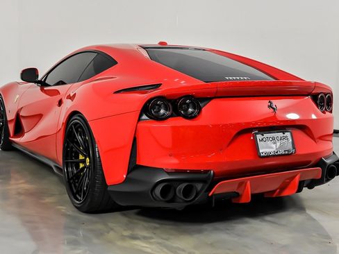 Used 2019 Ferrari 812 Superfast RWD image 9