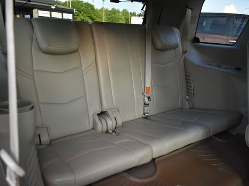 Used 2017 Cadillac Escalade Luxury AWD/4WD image 27