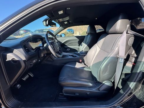 Used 2023 Dodge Challenger SXT w/ Plus Package image 9