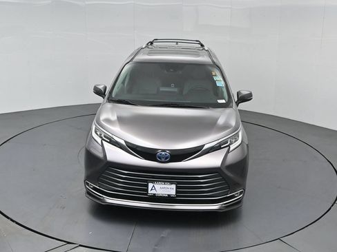 Used 2021 Toyota Sienna Limited FWD image 43