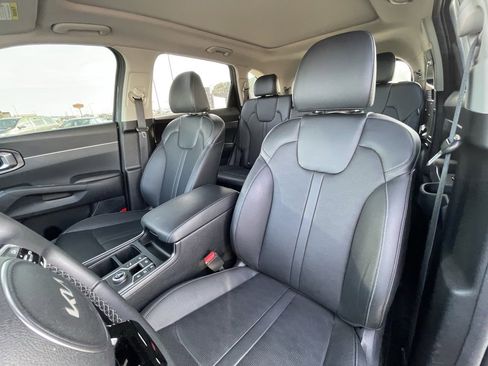 Used 2025 Kia Sorento S w/ Panoramic Sunroof Package image 23