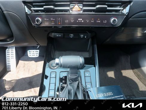 Certified 2025 Kia Niro EX Touring FWD image 17