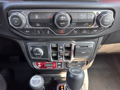 Used 2022 Jeep Wrangler Unlimited Rubicon w/ Xtreme Recon 35" Tire Package image 25