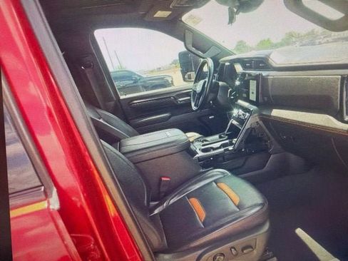 Used 2025 GMC Sierra 2500 AT4 w/ AT4 Premium Plus Package AWD/4WD image 12