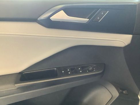 Used 2024 Volkswagen Taos SE image 12