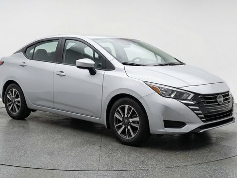 Used 2025 Nissan Versa SV image 1