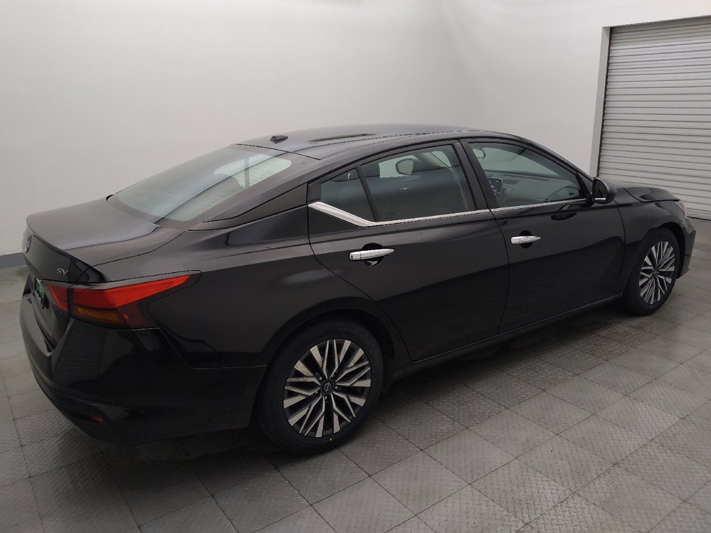 Used 2024 Nissan Altima 2.5 SV FWD image 10