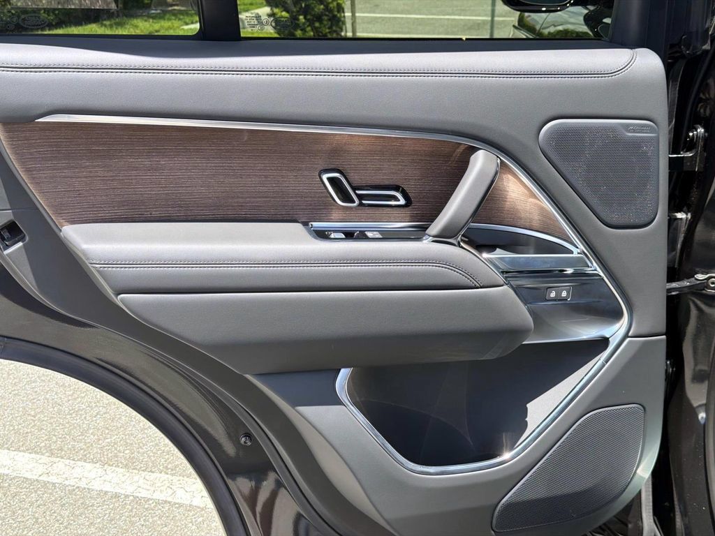 New 2026 Land Rover Range Rover SE AWD/4WD image 11