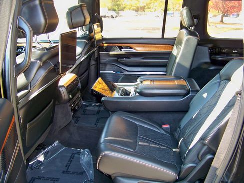 Used 2022 Jeep Grand Wagoneer Series III w/ Rear Seat Video Group 1 image 16