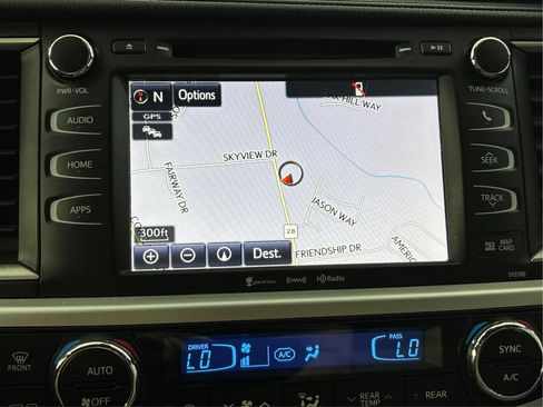 Used 2019 Toyota Highlander XLE AWD/4WD image 34