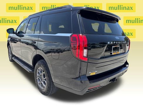 Used 2025 Ford Expedition Active RWD image 9