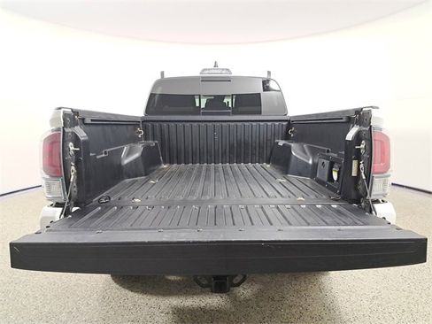 Used 2022 Toyota Tacoma TRD Sport image 10