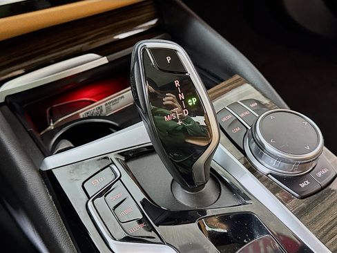 Used 2023 BMW 530e xDrive w/ Executive Package image 21