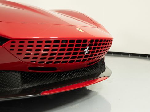 Certified 2025 Ferrari Roma Spider RWD image 11