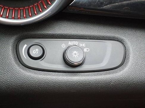 Used 2024 Chevrolet Trax RS FWD image 14